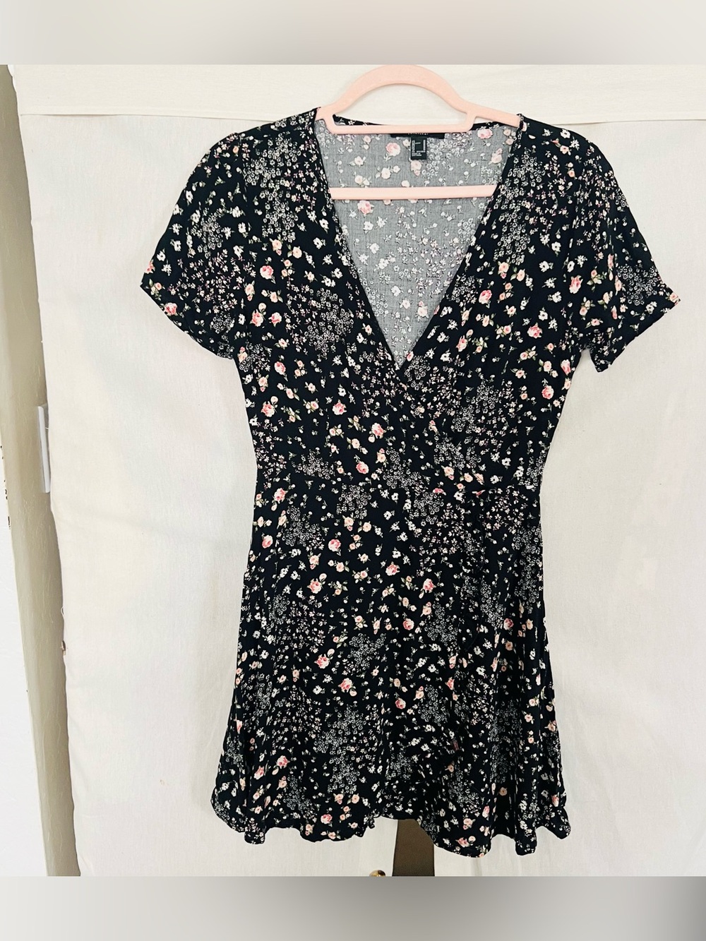 Forever 21 Black Floral Short Sleeve Mini Dress